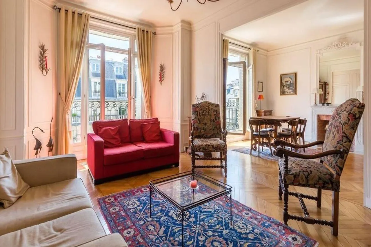 Avenue To The Eiffel Tower Apartment Paris